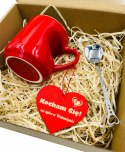 Kubek z uchwytem w kształcie serca, łyżeczka i zawieszka - Zestaw prezentowy na Walentynki