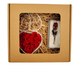 Mydlane róże i kryształowa róża - prezent dla dziewczyny żony mamy na Dzień Kobiet