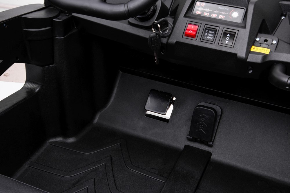 Auto Na Akumulator Buggy STRONG A032 Biały Auto Na Akumulator Buggy STRONG A032 Biały