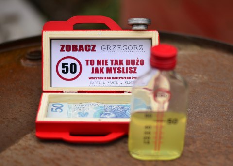 Personalizowany Kanister na Setkę i Pieniądze Personalizowany Kanister na Setkę i Pieniądze