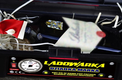 Ładowarka ŚWIATŁOWÓDOWA - opakowanie na alkohol Ładowarka ŚWIATŁOWÓDOWA - opakowanie na alkohol