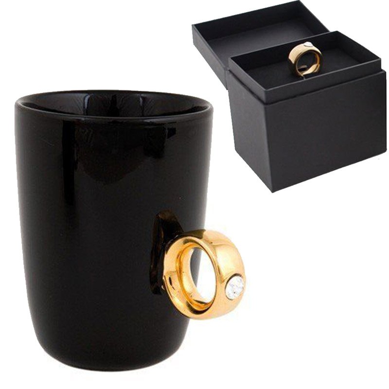 Dwukaratowy kubek - czarny ze złotym pierścieniem