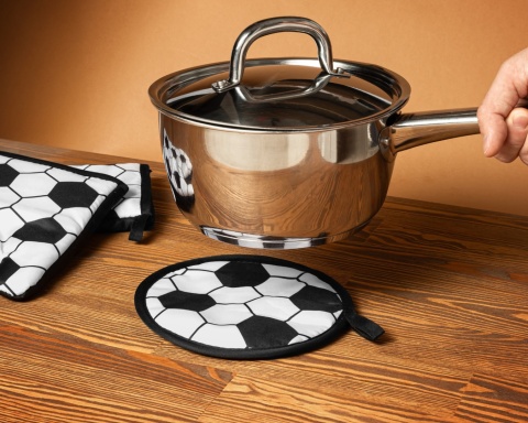 Piłkarskie rękawice kuchenne z podkładką - prezent dla taty męża dziadka teścia