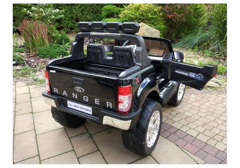 Auto na akumulator Ford Czarny lakierowany 4x4 Auto na akumulator Ford Czarny lakierowany 4x4