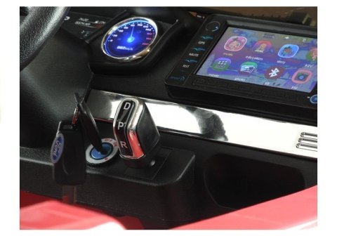 Auto na akumulator Ford Ranger 4x4 Różowy Lakier LCD Auto na akumulator Ford Ranger 4x4 Różowy Lakier LCD