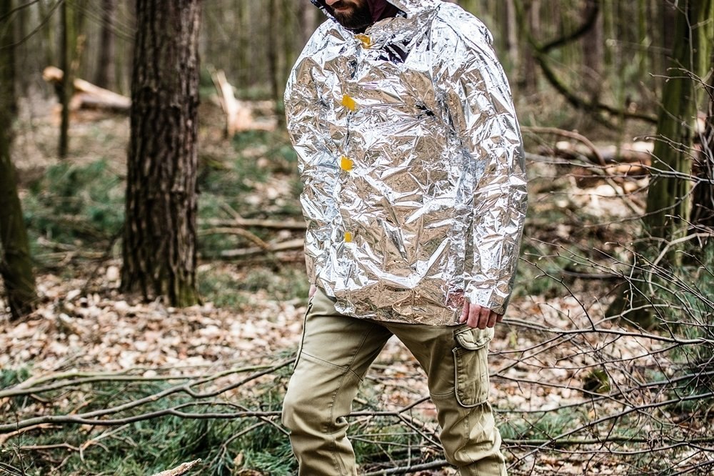 Outdoorowy płaszcz termiczny z kapturem
