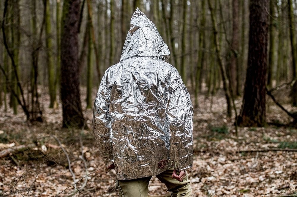 Outdoorowy płaszcz termiczny z kapturem