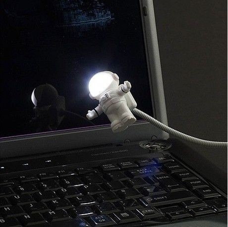 Lampka astronauta na USB