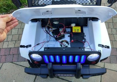 Auto na Akumulator S2388 Jeep Biały Auto na Akumulator S2388 Jeep Biały