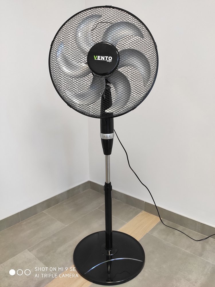 Wentylator Vento Podłogowy 40 cm 75W Srebrno-Czarny Wentylator Vento Podłogowy 40 cm 75W Srebrno-Czarny