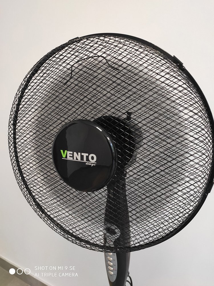 Wentylator Vento Podłogowy 40 cm 75W Srebrno-Czarny Wentylator Vento Podłogowy 40 cm 75W Srebrno-Czarny
