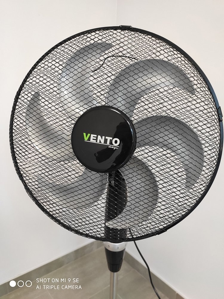 Wentylator Vento Podłogowy 40 cm 75W Srebrno-Czarny Wentylator Vento Podłogowy 40 cm 75W Srebrno-Czarny