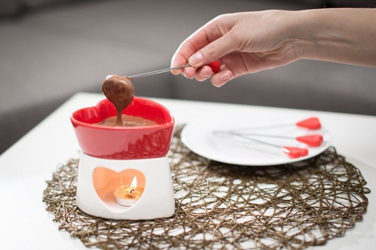Czekoladowe fondue porcelanowe czerwone