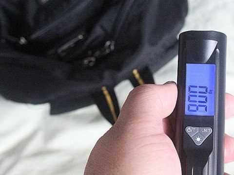Waga bagażowa z latarką Waga bagażowa z latarką