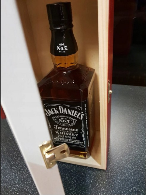 Personalizowana skrzynka na alkohol - dystrybutor do alkoholu Personalizowana skrzynka na alkohol - dystrybutor do alkoholu